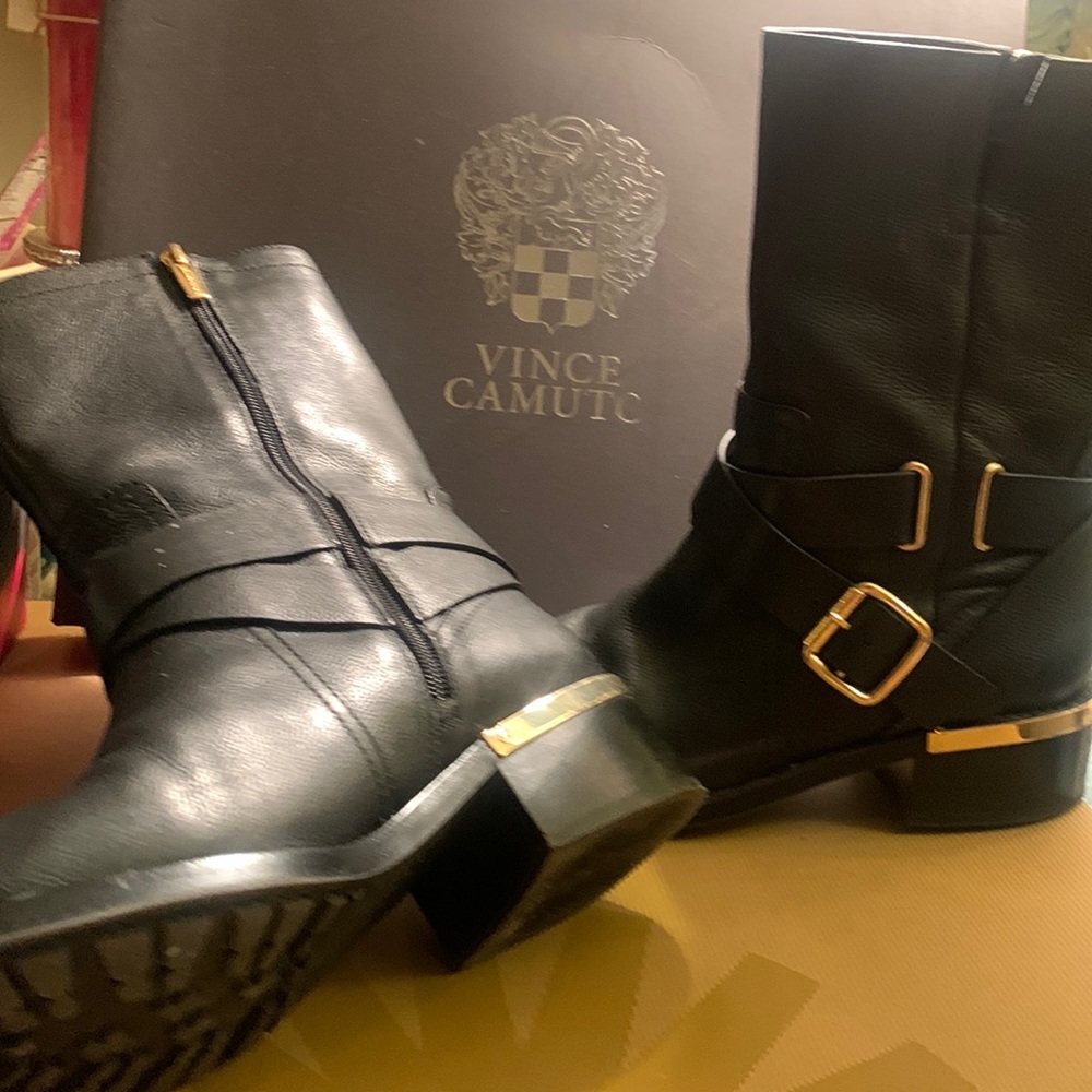 Vince Camuto WETHIMA Black Leather Butter calf  size (9’1/2)M